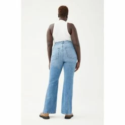 Warp + Weft Mia Plus - High Rise Flare Jeans - Smith Denim -Druthers Shop unnamed file 566